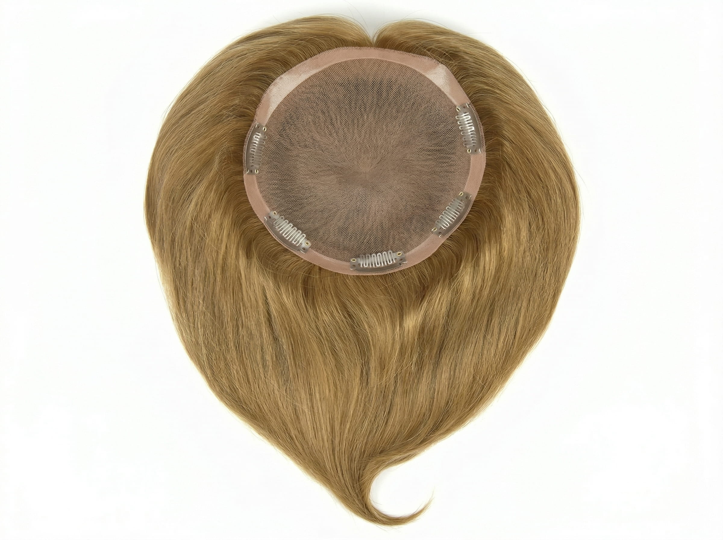 Topper w&nbsp;odcieniu jasnego blondu widoczny z&nbsp;góry, z&nbsp;prześwitującą bazą z&nbsp;mikroskóry i&nbsp;rozmieszczonymi wokół niej klipsami.